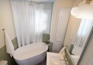 44th St, Des Moines Bathroom Remodel